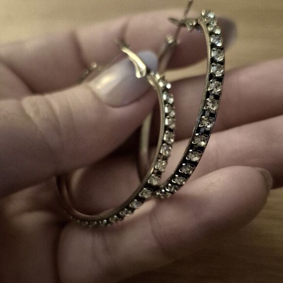 🎁$ 6 Bundled 🎁Boho Rhinestone Silver Hoop Earrings 2" Hinge Back - Picture 5 of 5